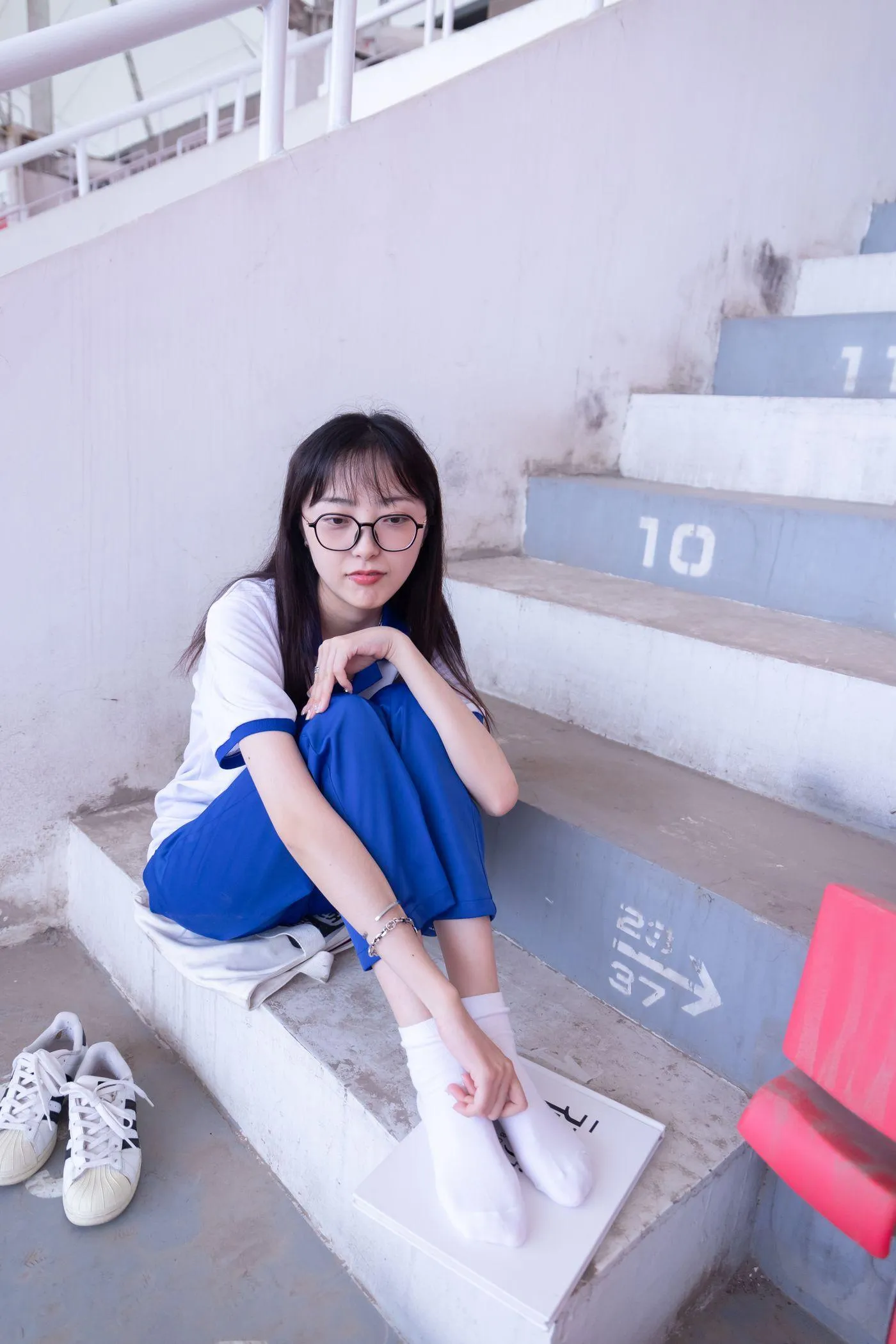 [BoBoSocks袜啵啵]NO.002 稚予-校服、贝壳头、白棉袜、裸足 [139P]插图1